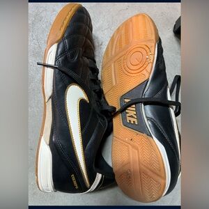 Men’s Nike tiempo shoes size 9